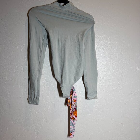 FREE PEOPLE MOVEMENT Straps In The Back Mercury Grey Bodysuit Size‎ M NWT - Picture 4 of 7